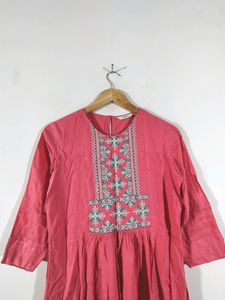 Pink Embroidered Kurta (Women&#39;s)