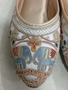 Embroidered Jutti Flats