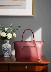 like new:[Brand] leather satchel with dust Bag