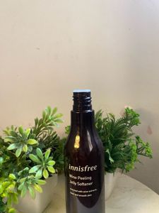 Innisfree wine peeling jelly softener