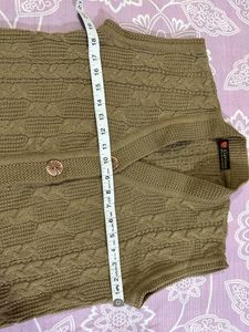 Women Without Sleeve Cardigan