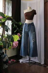 H&amp;M One Shoulder Crop Top