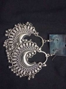Free Bracelet With Silver Jhumka Earrings
