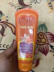 lotus herbal uv screen matte gel
