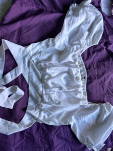WHITE CROP TOP