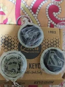 Q&#39;sica Glow In The Dark Keychains (DC)