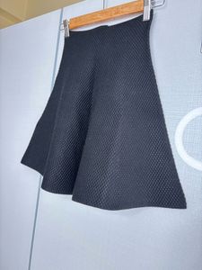 Chic Black Skirt