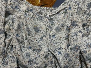 WHITE BLUE FLORAL TOP
