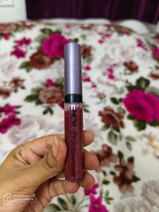 Huda Beauty Matte Lipsticks With Free Lipgloss