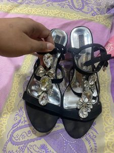 Studded stellitoes