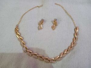 A Jewellery Set