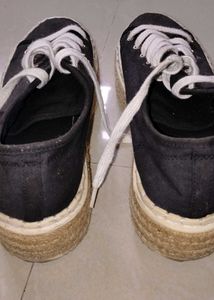 H&amp;M black sneakers with FREEGIFT