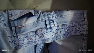 Stylish Light Wash Jeans