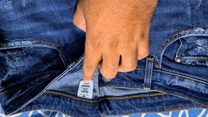 internation brand unisex strechable jeans.