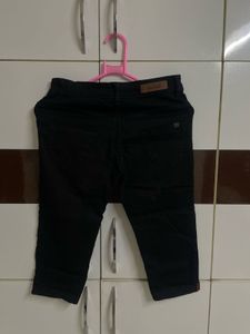Black Capri Jeans