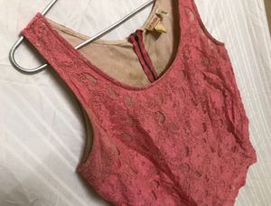H&amp;M Sleevless Lace Top