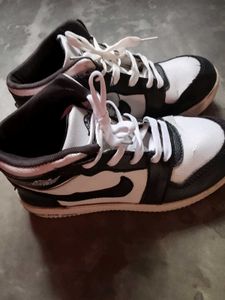 Jordan 1 Mid White Black Brown