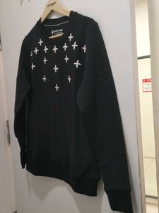 Stylish Black Sweatshirt