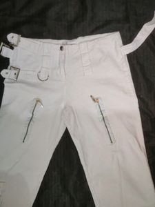 Sale🎉🎉White Cargo Short Pant For Women♥️