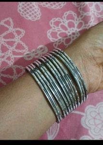 Oxidized Silver Tone Jewelry Set With Bangles