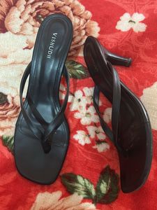Vishudh Black Heels Woman