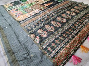 Very Unique Printed Saree 🪅