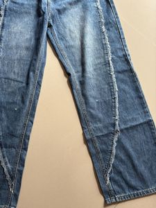 Wide Leg Jeans with Frayed Detail