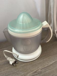 Vintage Whitetone Citrus Juicer