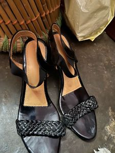 Chic Black Heeled Sandals