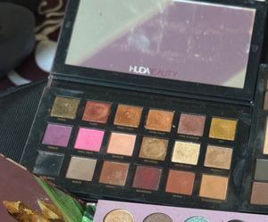 Huda Beauty Eyeshadow Palette