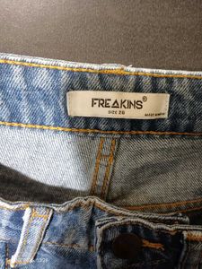 Ripped High-Waist Button Jeans