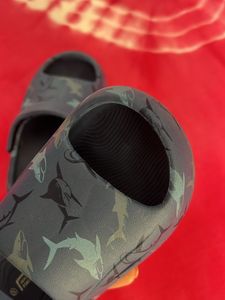 Boy&#39;s Shark Print Slides - Size 25