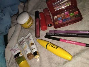 Makeup Palette & Lipsticks