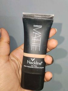 Neckline Matte Foundation – Oil Free