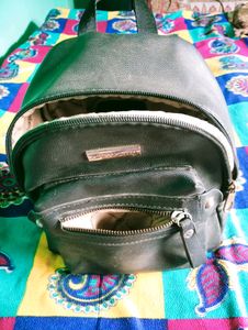 Beautiful Sling bag 🖤💕🥰