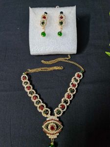 NECKLACE WITH EARRINGS