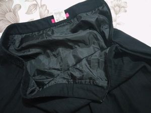 Knee Length Black Skirt😍