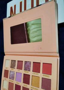 Nude Eyeshadow Pallete