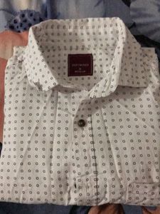 Men&#39;s White Patterned Shirt