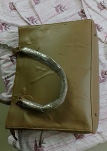 hi I want to sell thus brand new bag for sale