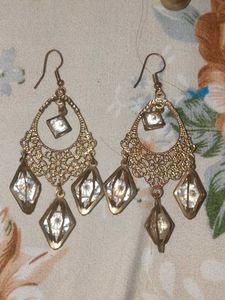 Set of 7 earrings and 1 necklace