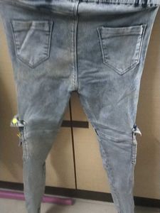 Trendy Light Wash Cargo Jeans