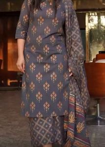 Nayo Suit Set With Dupatta
