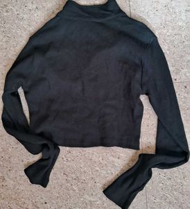 Black Ribbed Crop Top