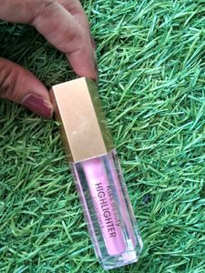Kiss Beauty pink Highlighter