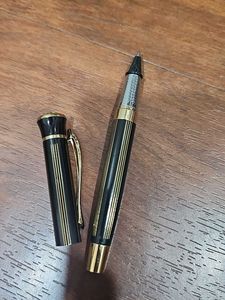 SUBMARINE Black &amp; Gold Pen