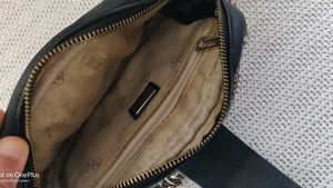 GUESS SLING BAG