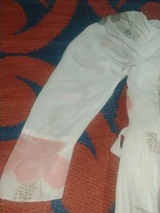 1 pic beutiful gown