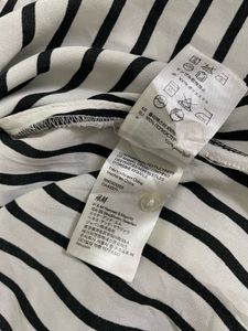 H&amp;M Black &amp; White Striped V Neck Long Sleeves
