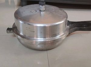 Prestige Gently Used 8L Steel Deep Pan Cooker